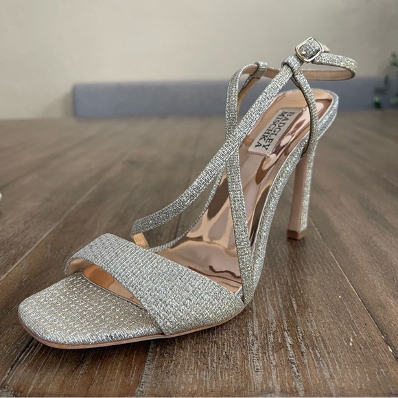 Badgley Mischka Silver Strappy Sandals Dainty 8 Elegant Dress Heel Evening Prom - Picture 8 of 11